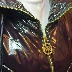 MICHAEL KORS Women’s Sleeveless Puffer Vest Size LARGE Black w/Gold MSRP $125.00